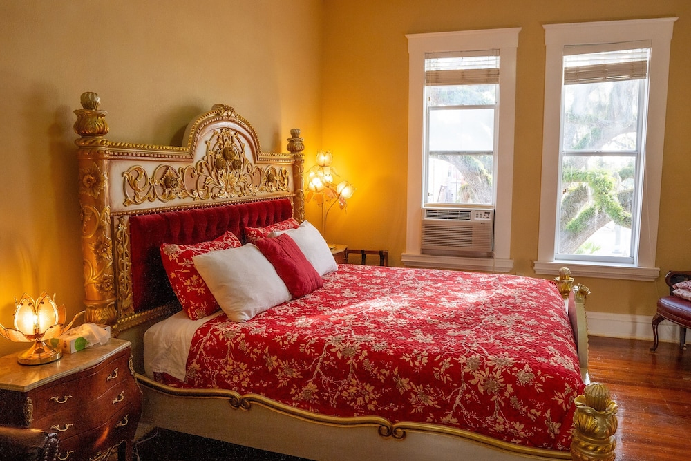 Oak Tree Hotel