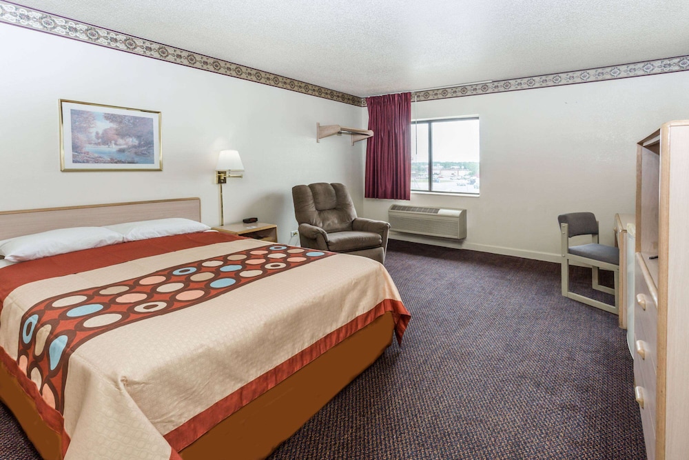 Super 8 by Wyndham Morris view 5