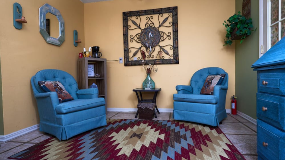 Pleasant Days Lodging Southwest Cottage
