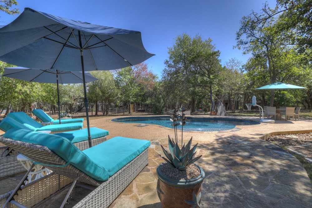 Terracotta Oasis - Wimberley for 30 Guests