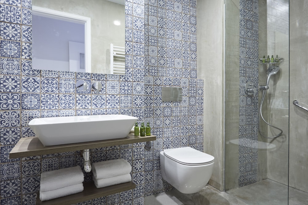 Luxury n Chic Athens Museum Apt