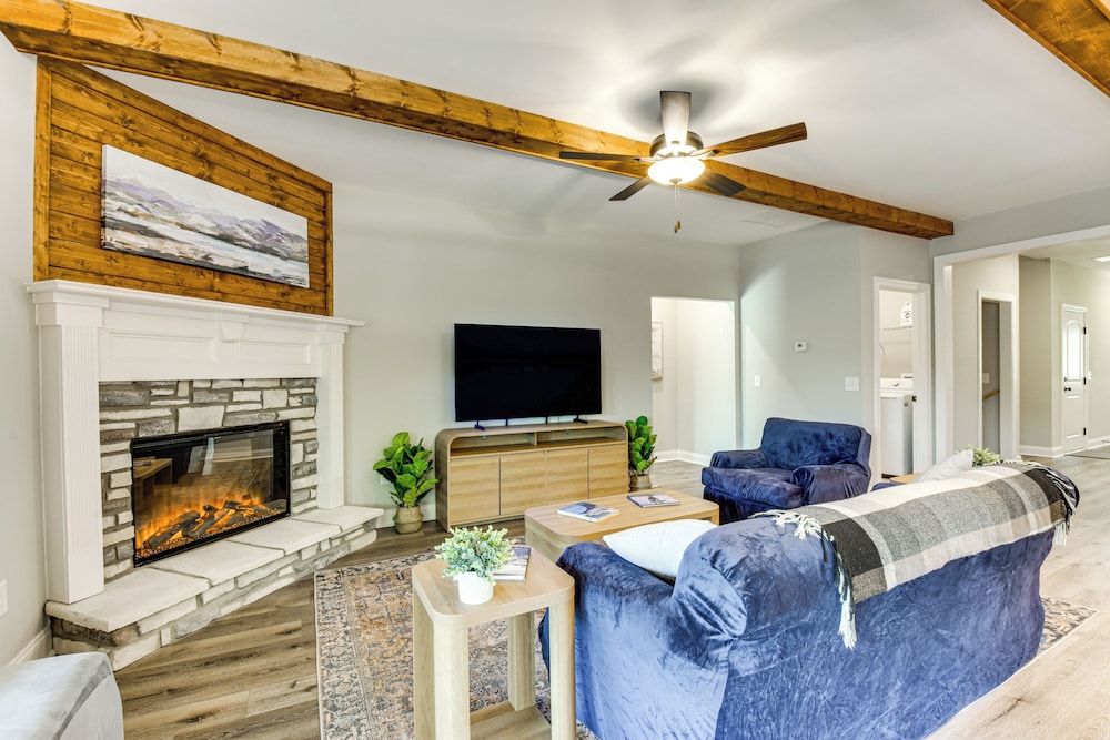 Boat Dock + Lake Hartwell Access: Family Getaway!