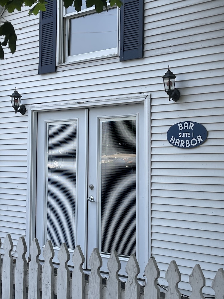 Harbour Square Suites