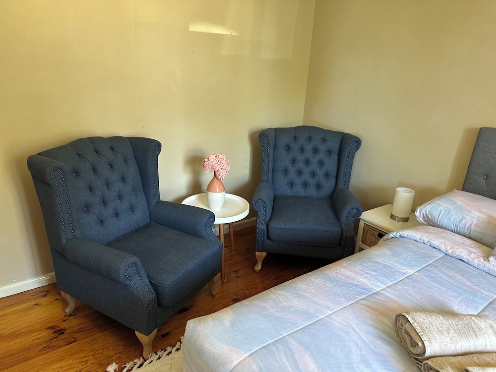 Charming 3 Bedroom Home in Garran, Perfect for Families and Groups