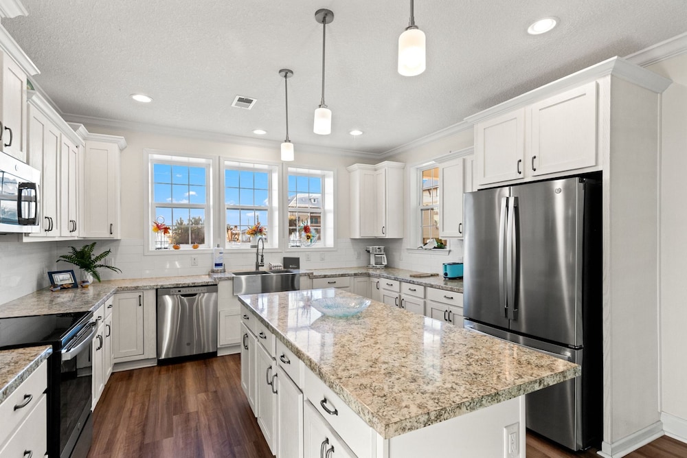 Beach House - C Shucker by PHG