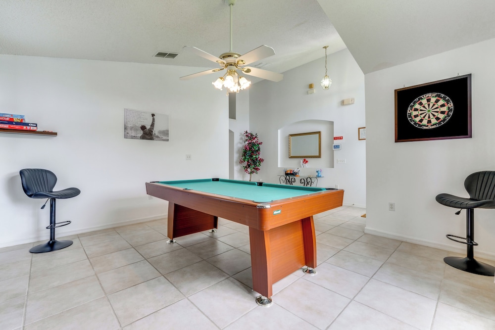 4 Mi to Disney: Home w/ Pool Table, Outdoor Oasis!