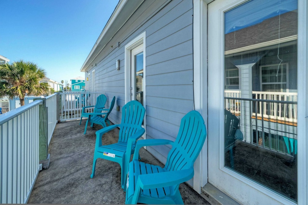 9 Costa Bahia Condos Sleeps 48 + Pool Minutes to the Beach