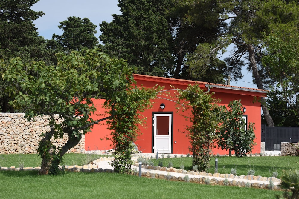 Hotel Puntamika Lanterna - Image 1