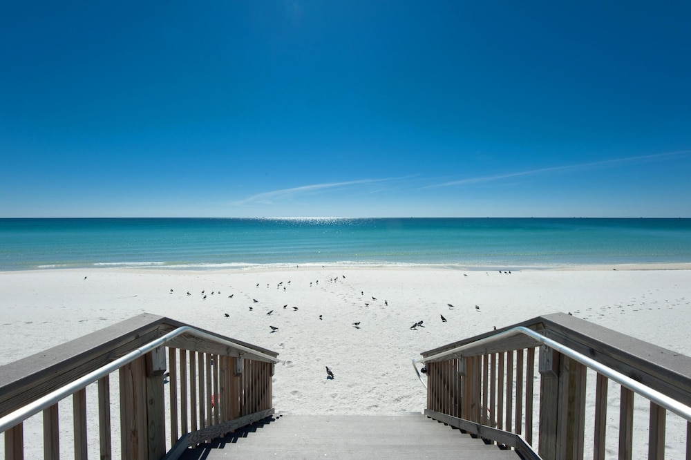 Holiday Surf and Racquet Club 707 view 4