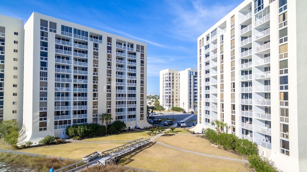 Shoreline Towers 1074 2 Bedroom Condo