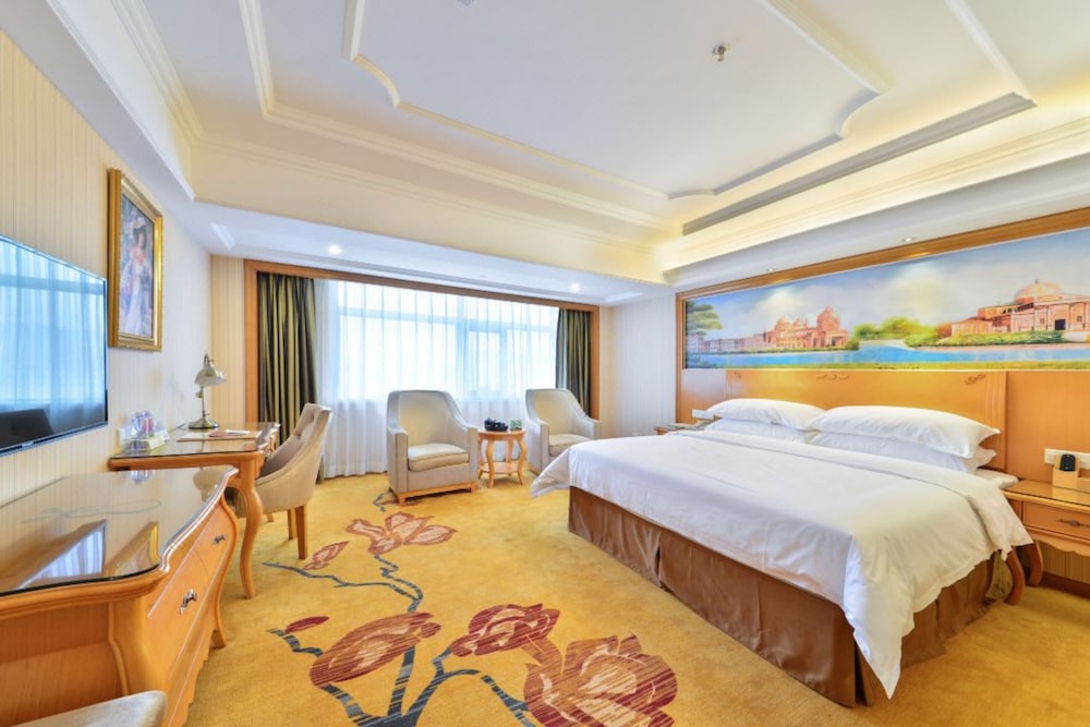 Vienna Hotel Fuyong Exhibition Center
