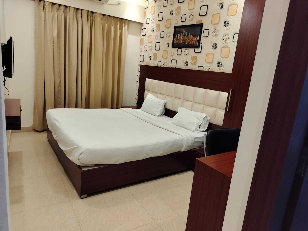 Hotel Golden Crown