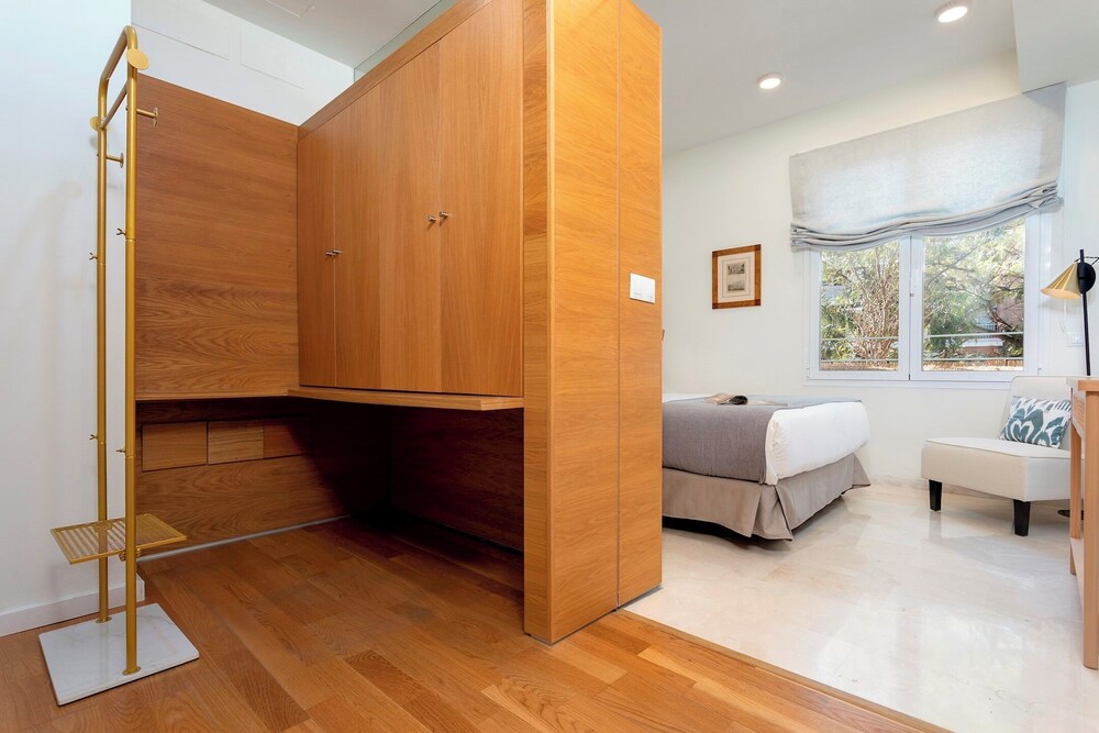 Exclusive Apartment 5BD in Seville. Carlos V