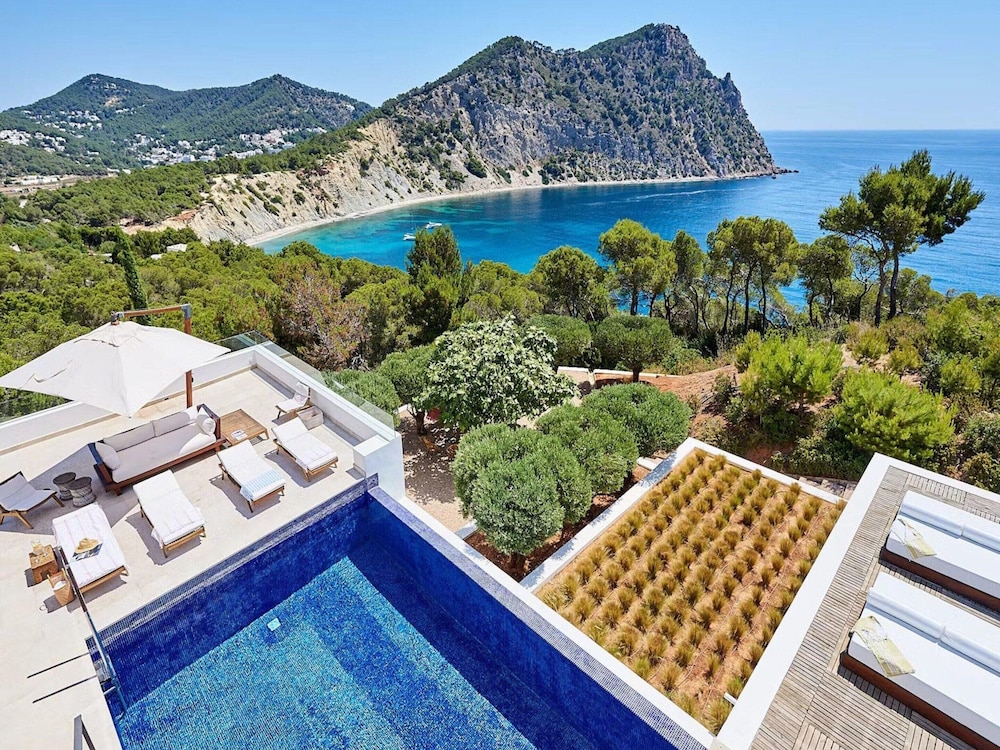 Magnificent Villa in Luxurious Retreat