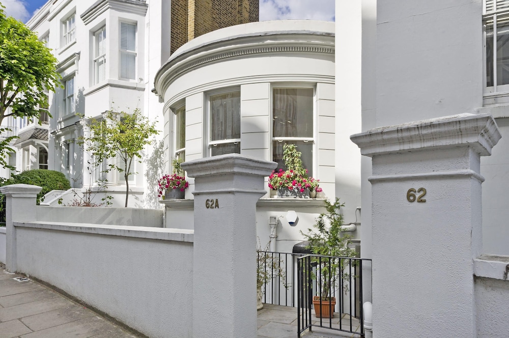 Huge Kensington Garden Flat