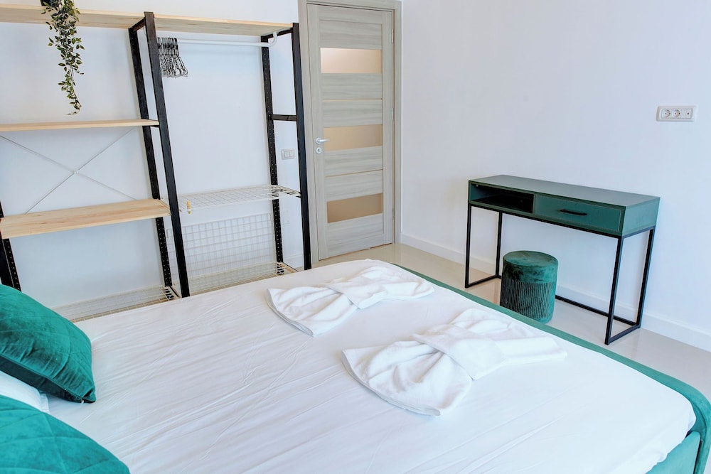 Cnc Zev Apartment