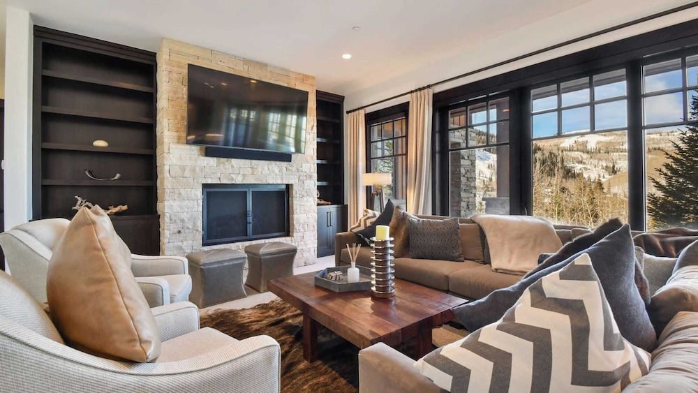 Ski-in Ski-out Deer Valley Hot Tub, Fire Pit, Views Silver Sun by Avantstay