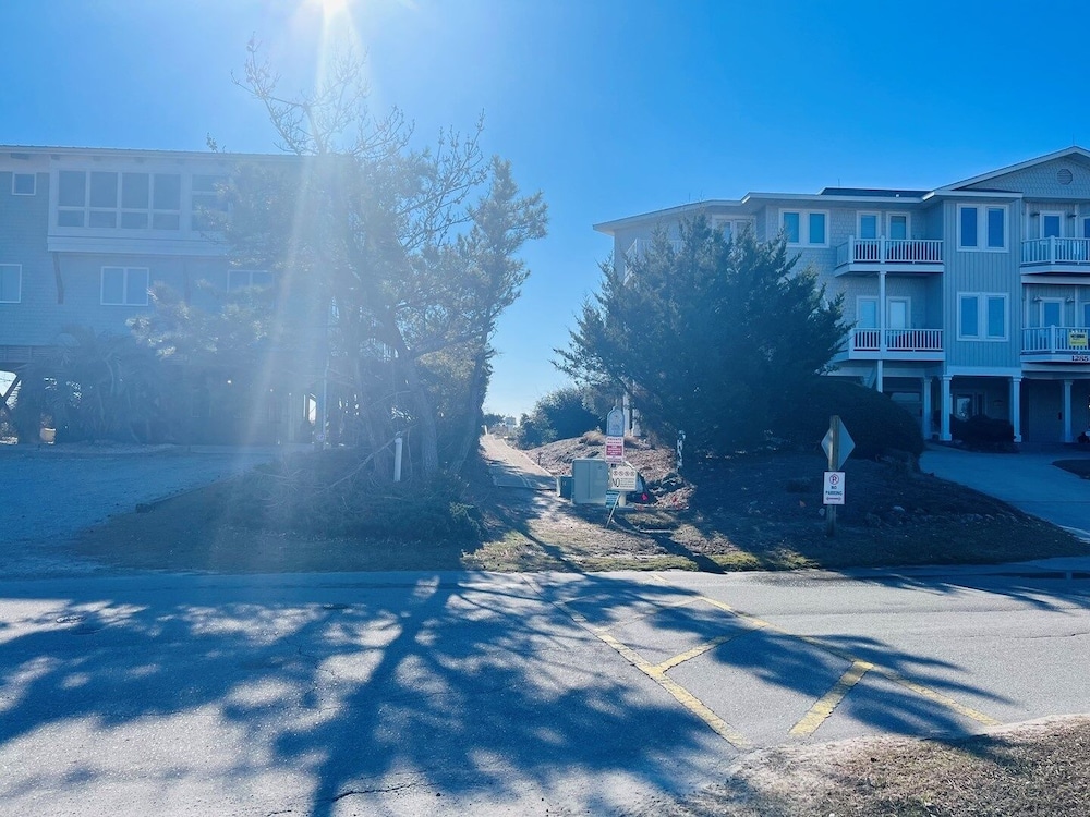 Victoria - 3 Br Home