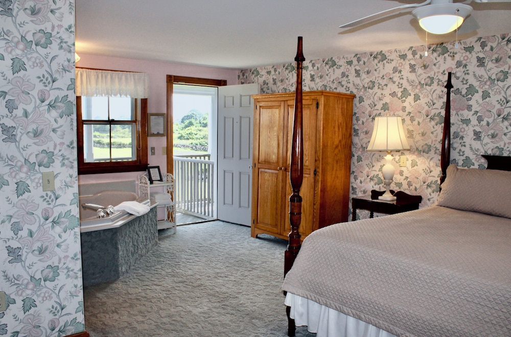 Rose Farm Inn