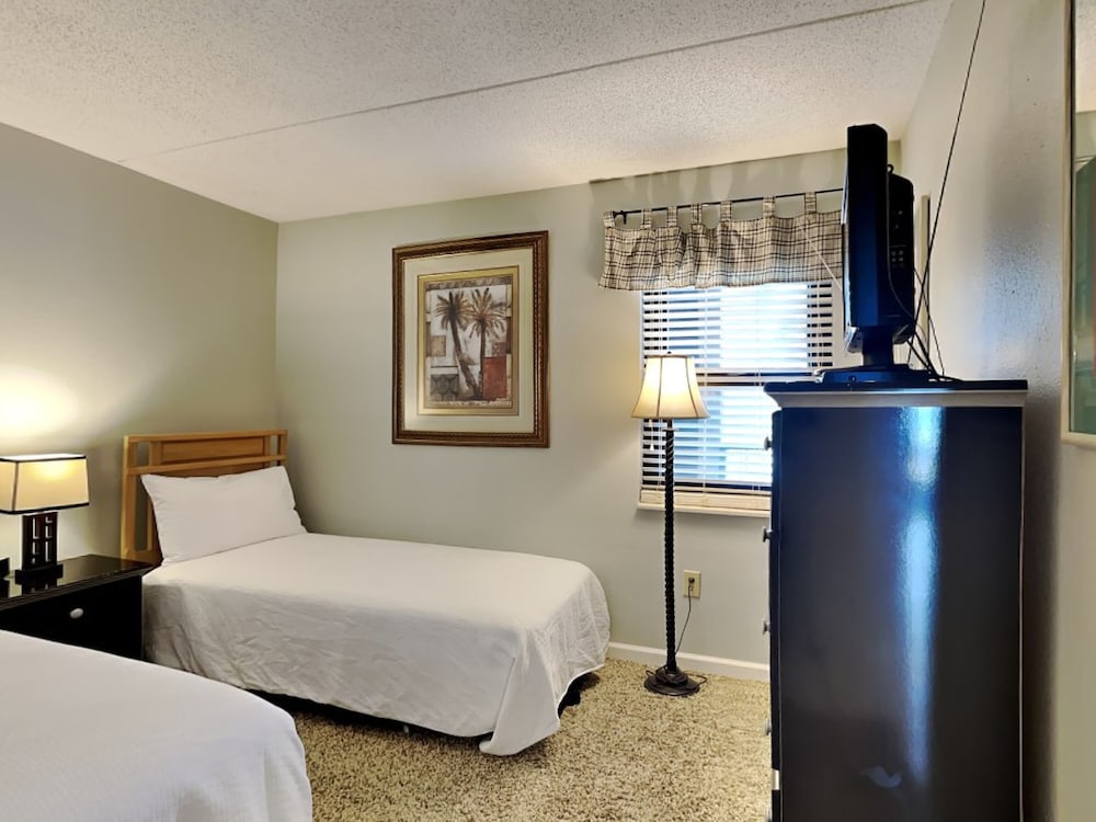 Ocean Breeze West by Southern Vacation Rentals