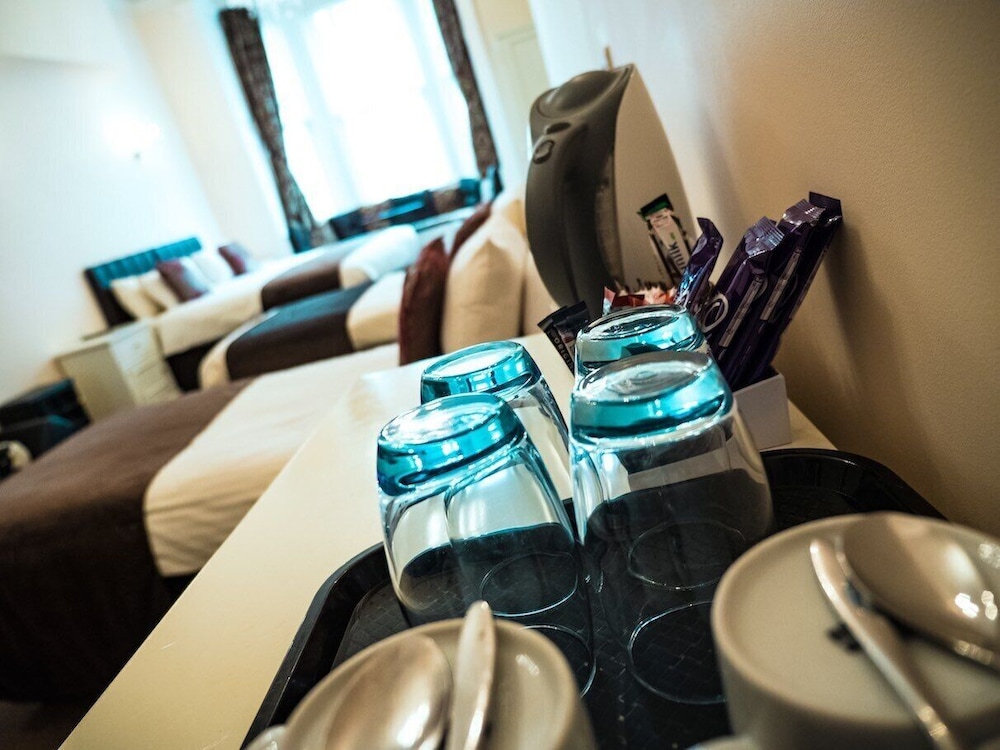 HQ Bar & Restaurant