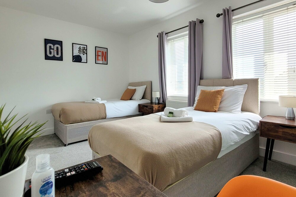 Last Minute Deals 4BR House of Four Chimneys