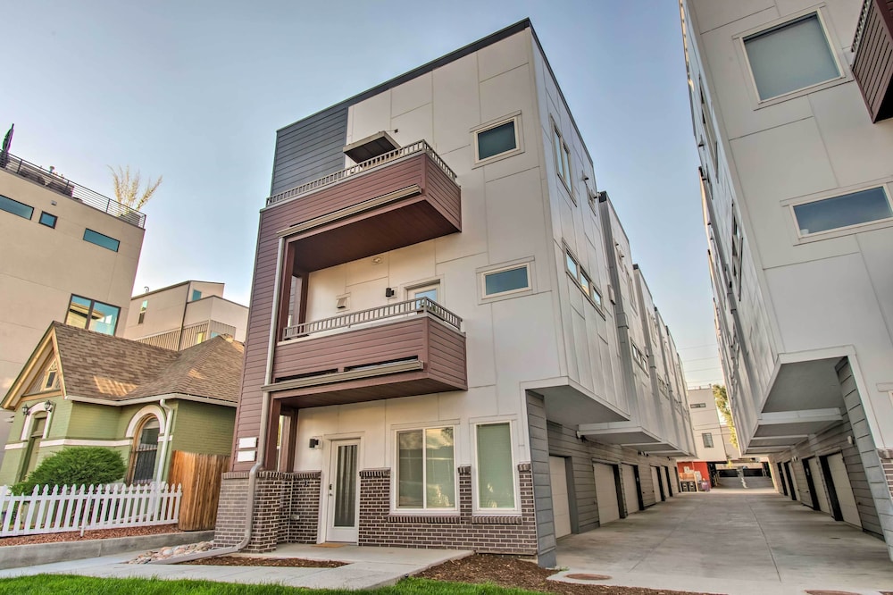 Modern Denver Townhome w/ Rooftop Terrace! view 4