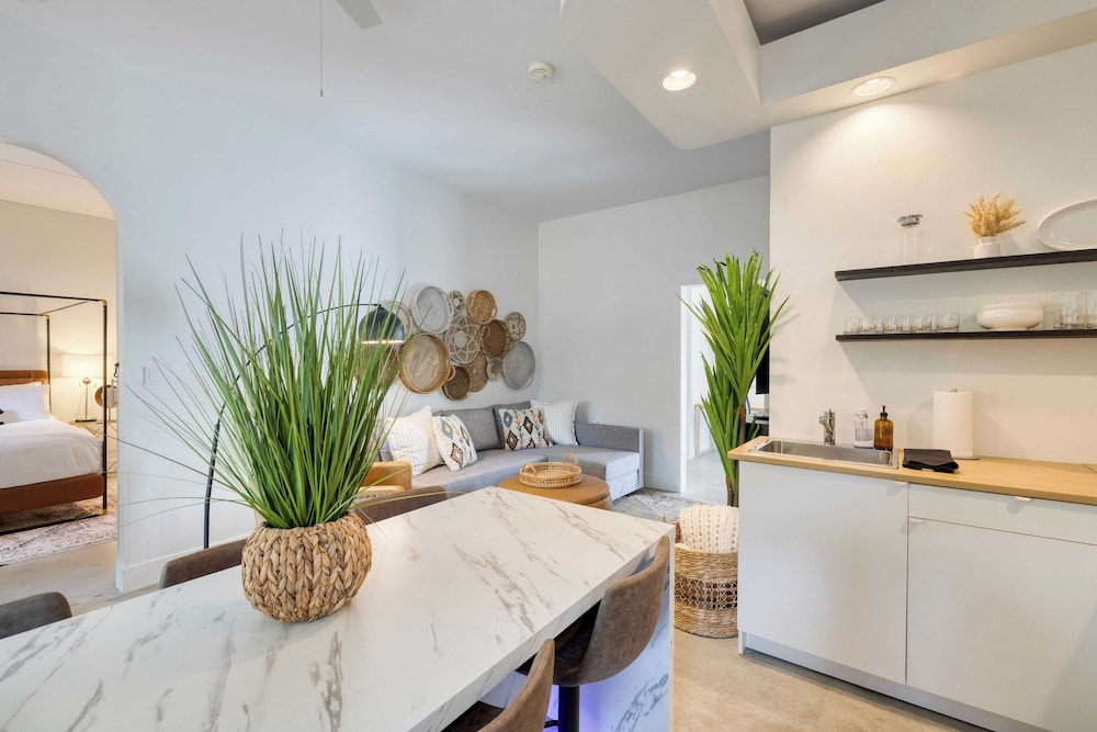 Arsenal Buyout by Avantstay 2 Homes Near Sullivans Island w/ Outdoor Dining
