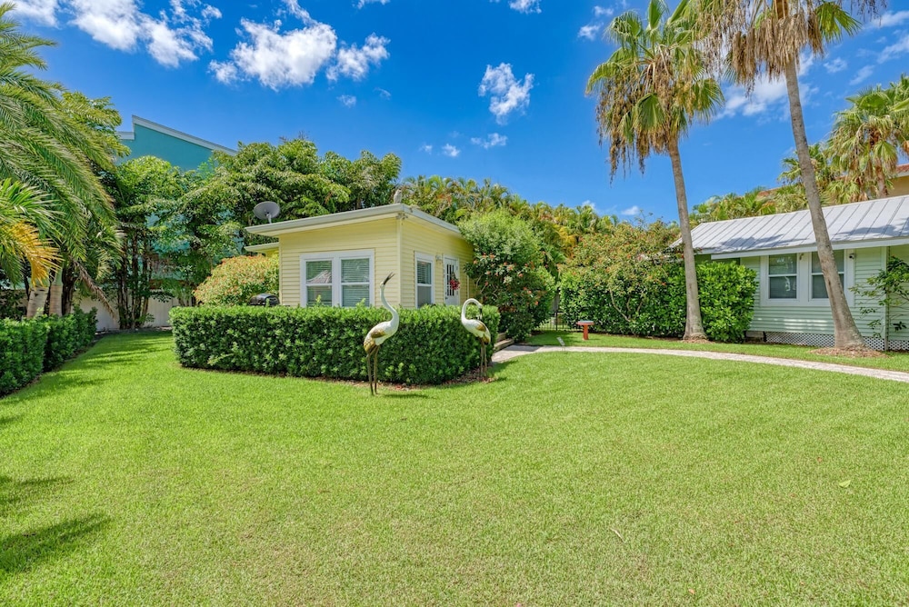 AMI Lighthouse Cottage-one Minute Walk To The Beach-keyless Locks