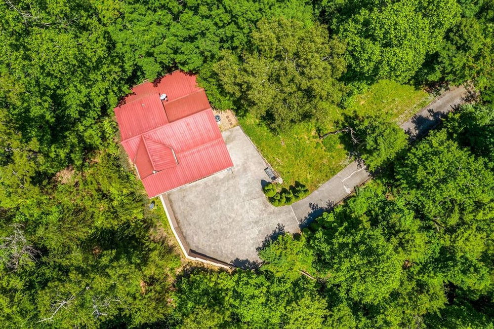 Secluded 3BR Cabin w Hot Tub Dog Friendly Sleeps12