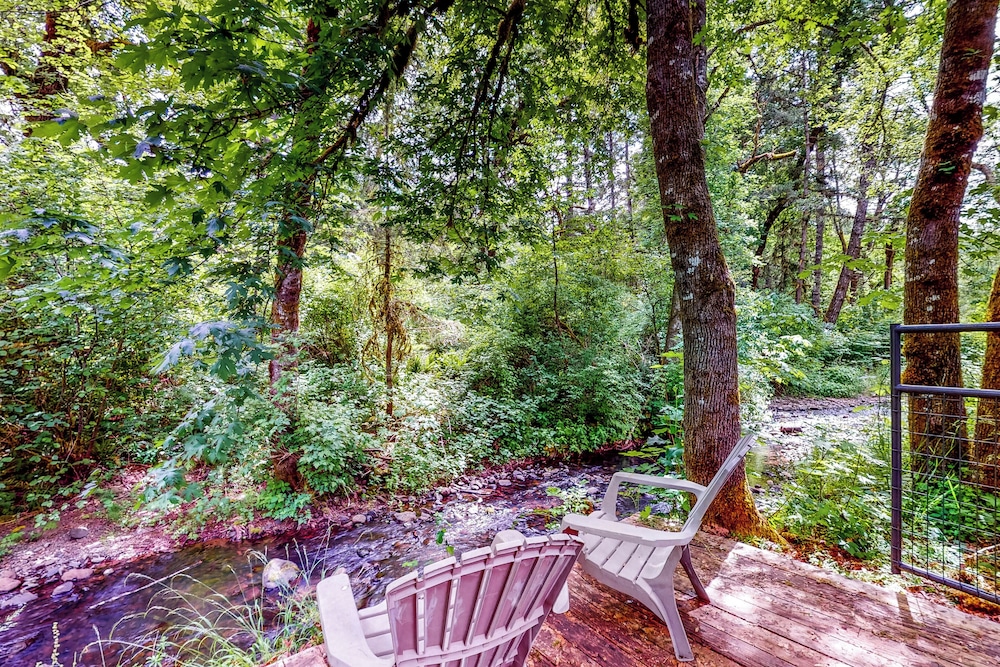 The Homested w/ Covered Deck & Views