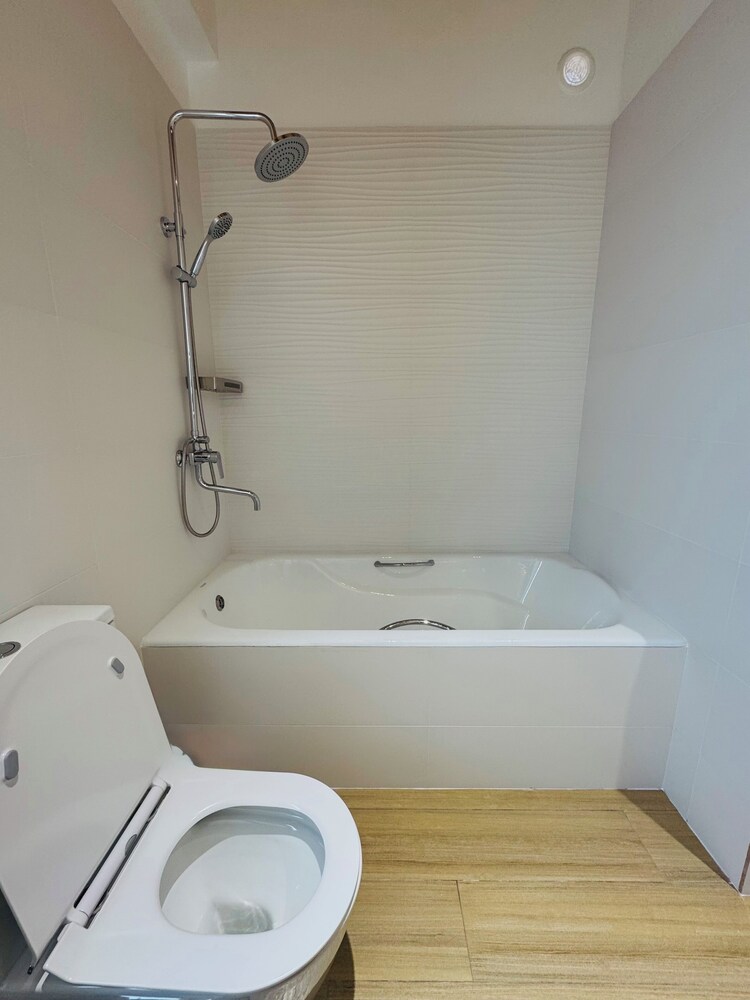 saada boutique studios