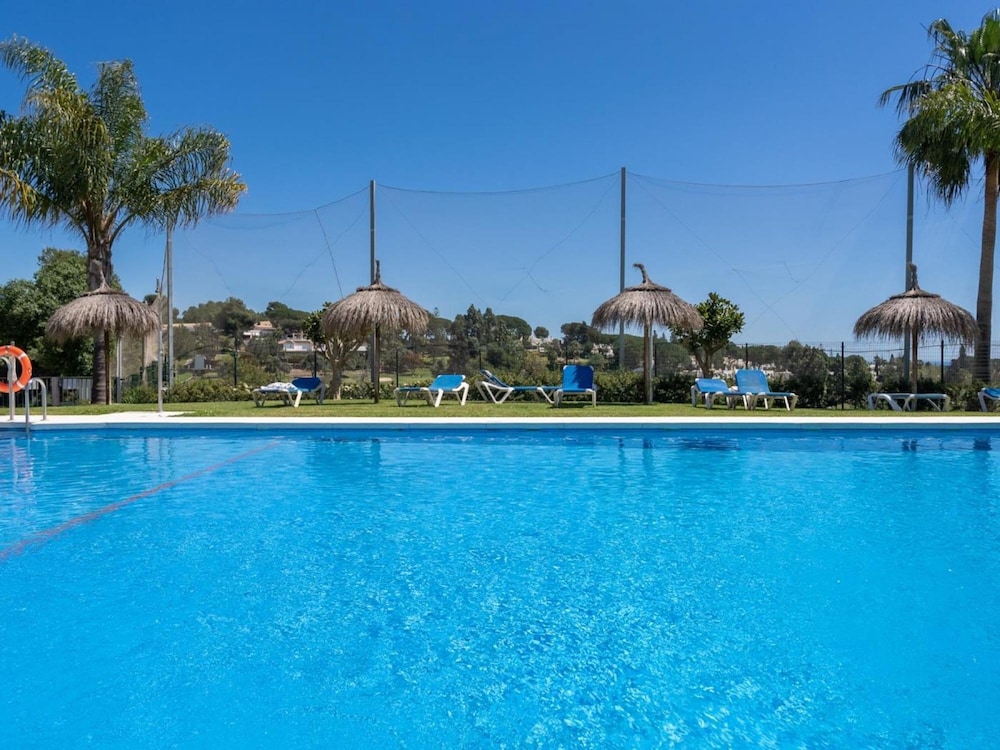 Azahara1 Beautiful Apartment Frontline Golf