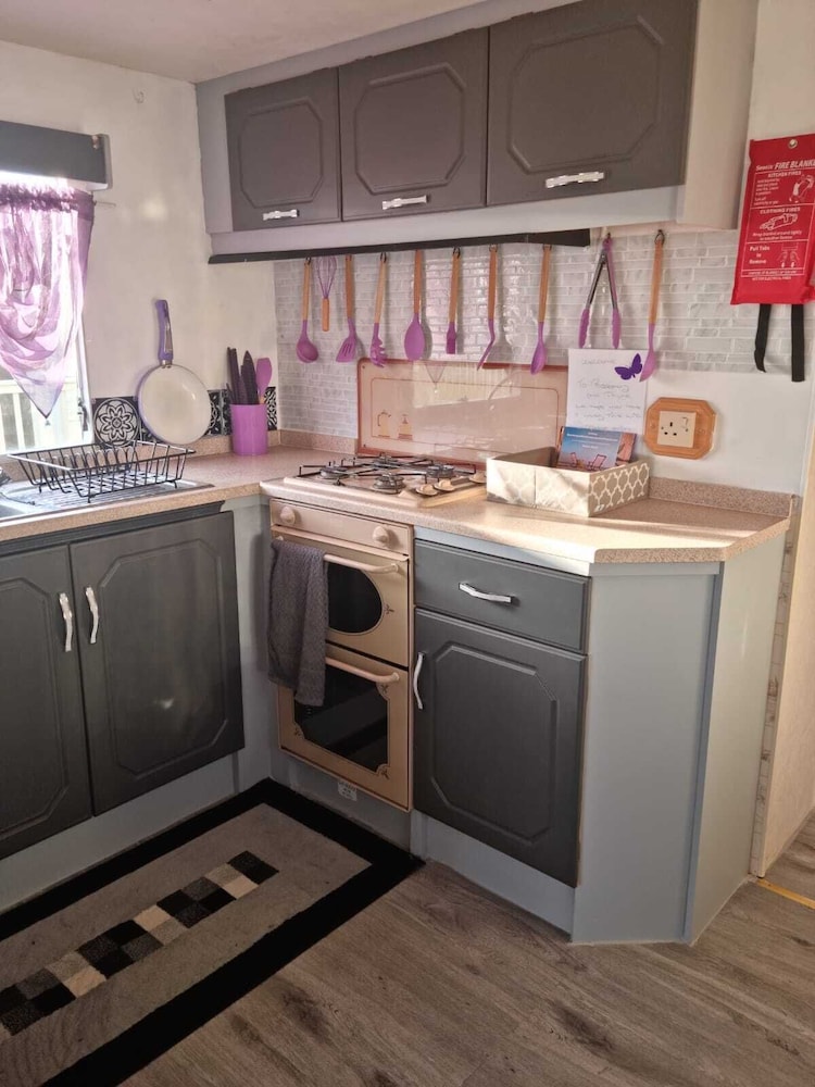 Cosy Static Caravan on East Mersea Island view 3
