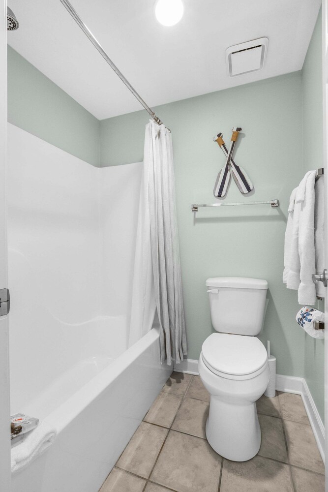 Admirals Quarters 508- Luxury Beachfront Condo 3 Bedrooms 3 Baths 5th Floor