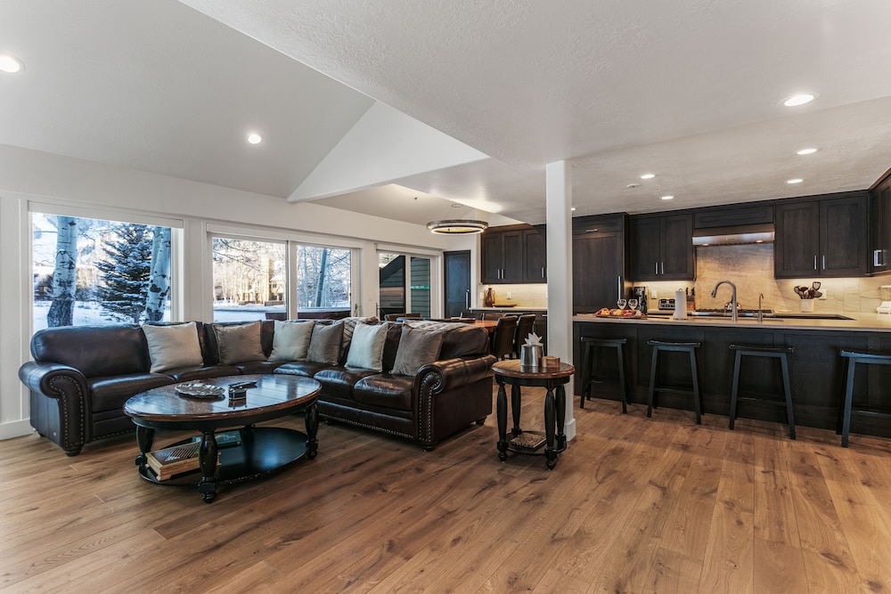 Queen Esther at Deer Valley Resort - Four Bedroom Condo with Hot Tub #2348 4 Condo
