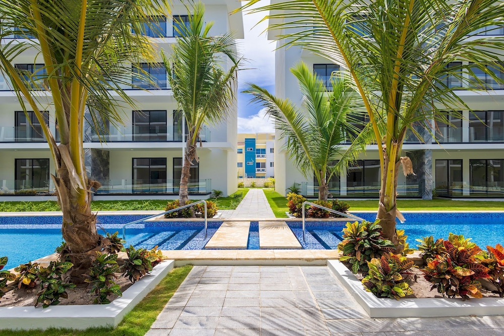 2BR Oasis in Eden Tropical - BBQ Pool Near Beach