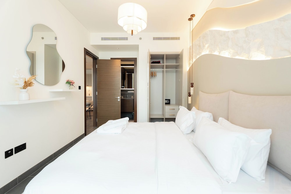 Chic 1BR Apartment - The Crest Dubai