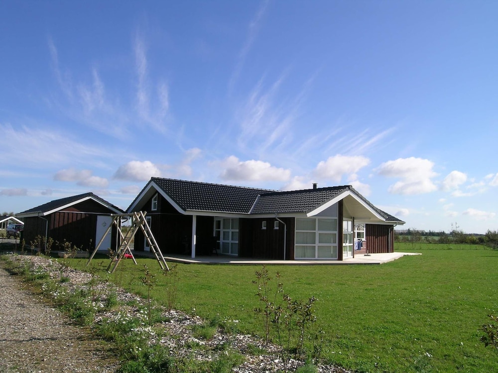 Luxurious Retreat With Spa and Sauna-by Traum view 4