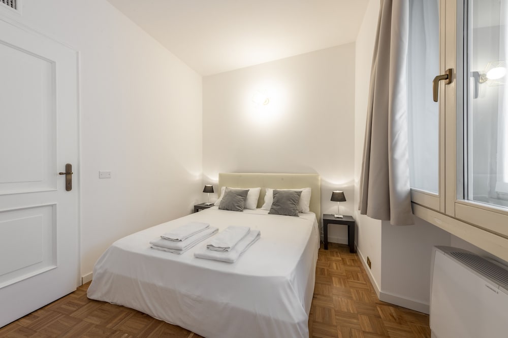 Milan Royal Suites & Luxury Apartments