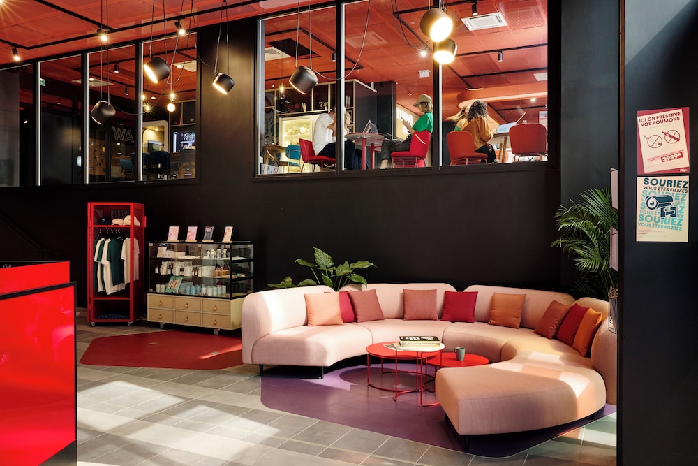 Lobby & Reception