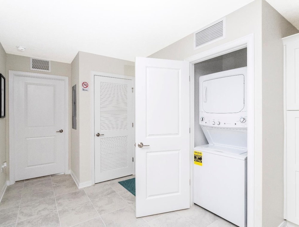 Amazing Townhome With Lake View at Storey Lake Resort