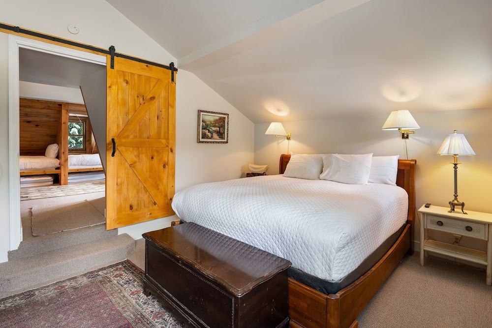 The River House 3 Bedroom Cabin