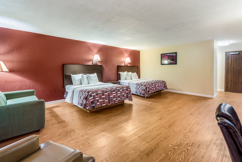 Red Roof Inn  Suites Wapakoneta - Property Image 25