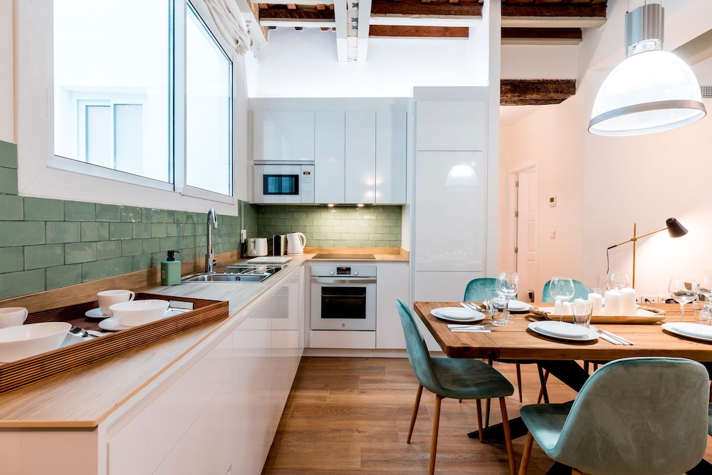 Magnificent 4 Bedroom Apartment in Cadiz Center San Antonio V