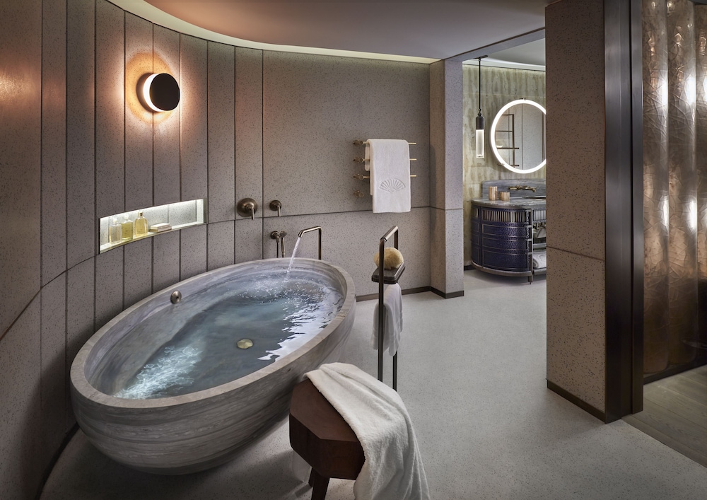 The Landmark Mandarin Oriental, Hong Kong