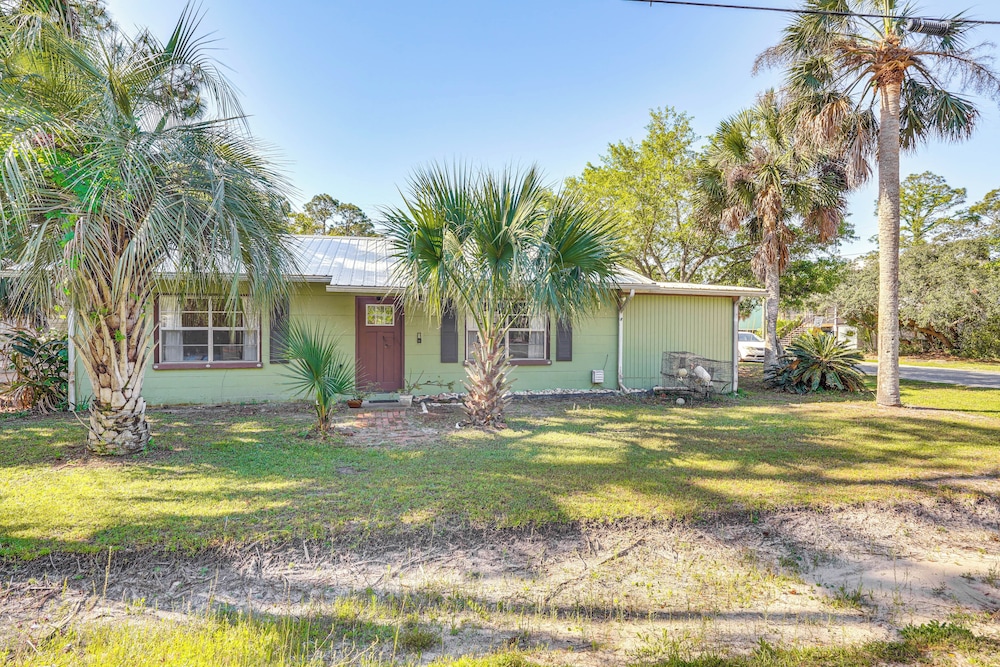 Walk to Beach: Cozy Port St Joe Getaway w/ Yard