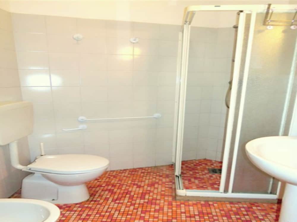 Comfortable Apartment Near the Beach With Pool