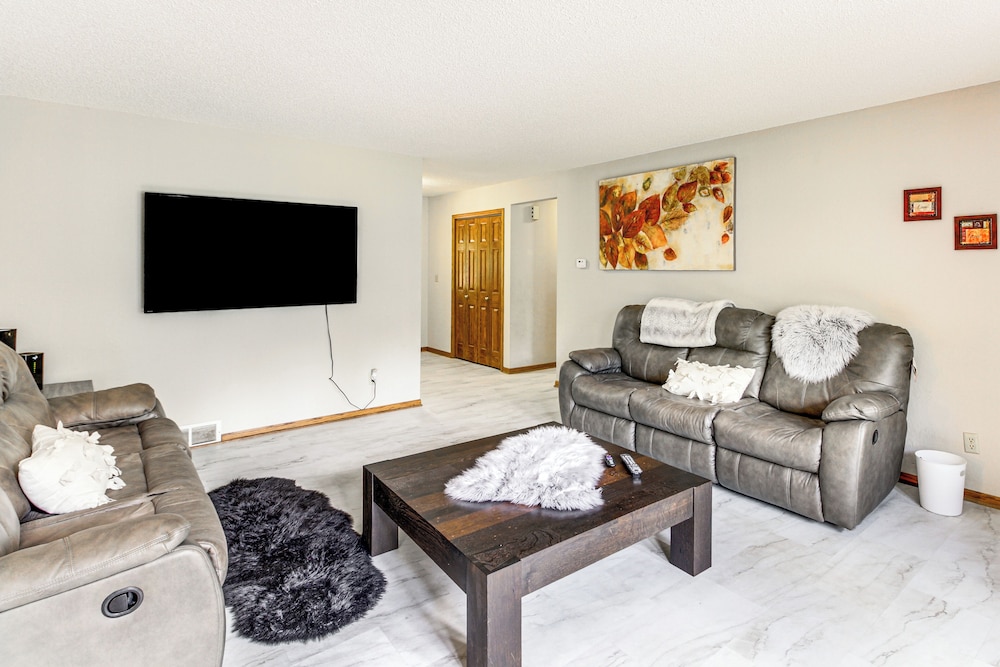Hot Tub & 2 Recreation Rooms: Spacious Onamia Home