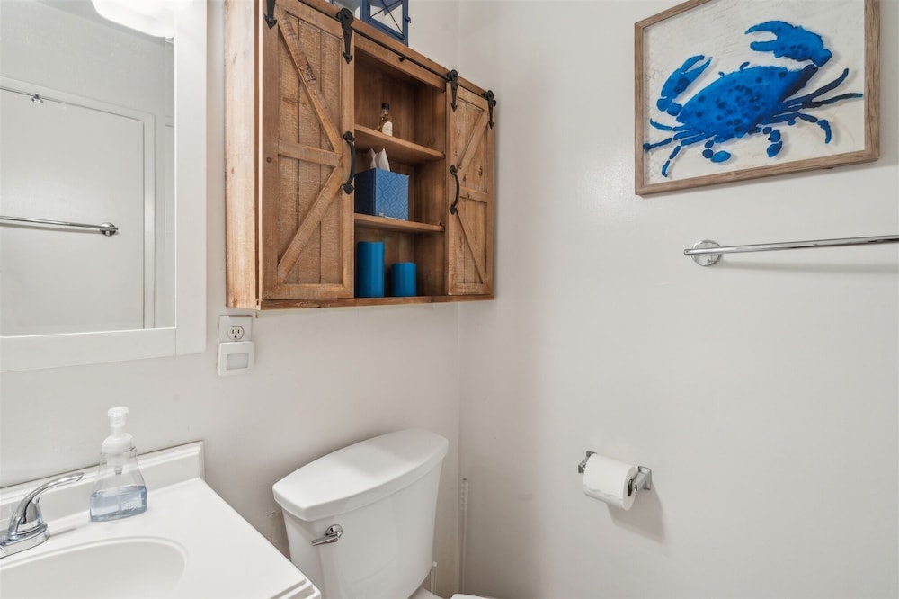Beautiful 1 Bed Beach Balcony Condo #207 1 Bedroom Condo by Sunset Shores Condominiums